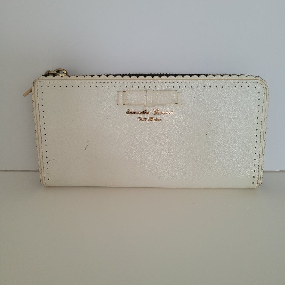 Samantha Thavasa‎ Petite Choice Zip Around Leather Wallet Accordion Bow White